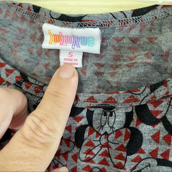 🌻Lularoe Minnie Mouse shirt - Picture 3 of 5